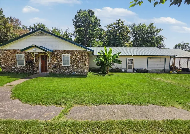 Photo 2 of Single family home for sale at 233 North St, Tahlequah, OK 74464 | MLS# 2628911 | Listing updated on 2026-08-20