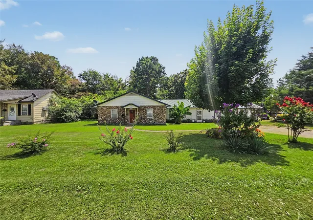 Photo 3 of Single family home for sale at 233 North St, Tahlequah, OK 74464 | MLS# 2628911 | Listing updated on 2026-08-20