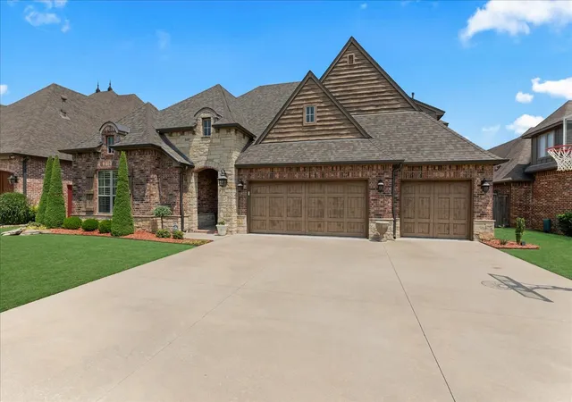 Photo 4 of Sale Pending at 12205 S 105th Avenue E, Bixby, OK 74008 | MLS# 2628706 | Listing updated on 2026-08-20