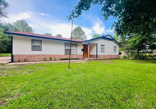 Single family home for sale at 520 NW B St, Antlers, OK 74523 | MLS# 2628959