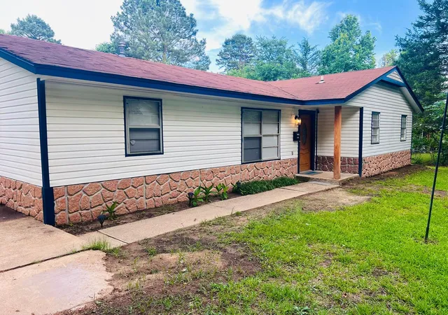 Photo 2 of Single family home for sale at 520 Nw B St, Antlers, OK 74523 | MLS# 2628959 | Listing updated on 2026-08-20
