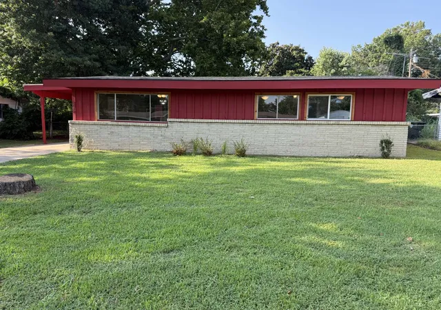 Photo 1 of Single family home for sale at 2612 Williams, Muskogee, OK 74401 | MLS# 2628975 | Listing updated on 2026-08-24