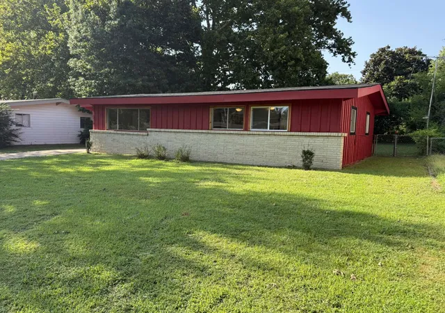 Photo 2 of Single family home for sale at 2612 Williams, Muskogee, OK 74401 | MLS# 2628975 | Listing updated on 2026-08-24