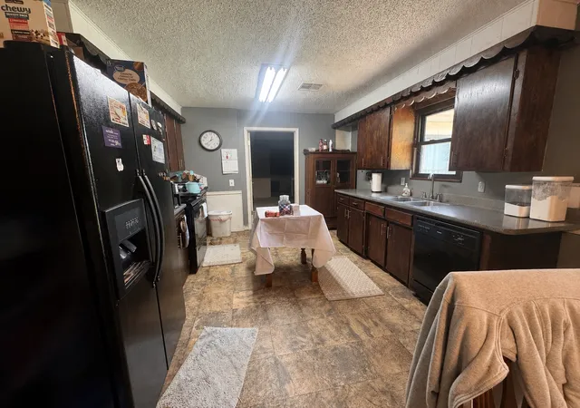Photo 3 of Single family home for sale at 6350 Border Ave, Muskogee, OK 74401 | MLS# 2628733 | Listing updated on 2026-09-18