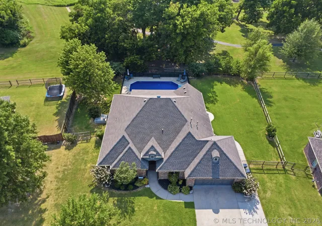 Photo 2 of Sale Pending at 26640 Duck Pond Ln, Claremore, OK 74019 | MLS# 2628841 | Listing updated on 2026-08-24