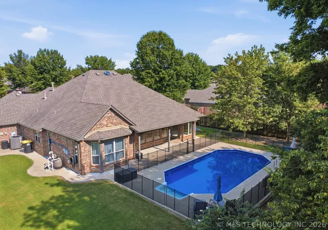 Photo 3 of Sale Pending at 26640 Duck Pond Ln, Claremore, OK 74019 | MLS# 2628841 | Listing updated on 2026-08-24
