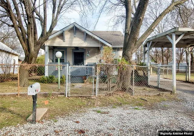 Photo 1 of Single family home for sale at 976 Summit St, Muskogee, OK 74403 | MLS# 2628995 | Listing updated on 2026-08-20