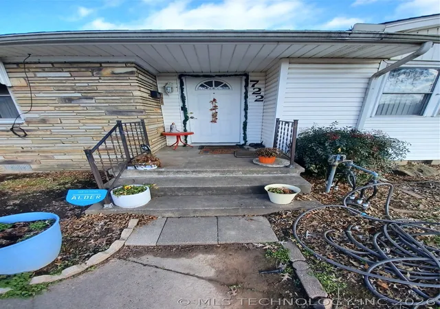 Photo 3 of Single family home for sale at 722 SW 4th Street, Checotah, OK 74426 | MLS# 2629056 | Listing updated on 2026-08-20