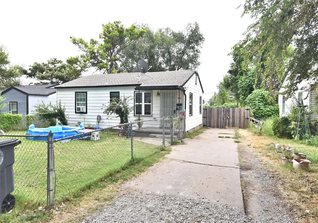 Photo 3 of Single family home for sale at 3216 E Oklahoma Pl, Tulsa, OK 74110 | MLS# 2629060 | Listing updated on 2026-08-20