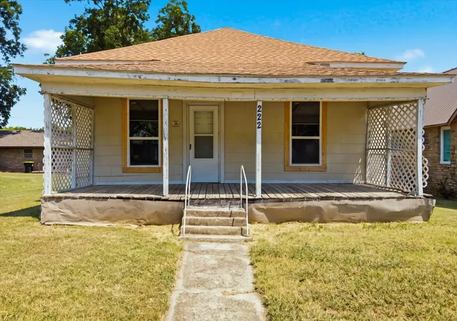 Photo 1 of Single family home for sale at 222 West 17th, Ada, OK 74820 | MLS# 2629085 | Listing updated on 2026-08-20