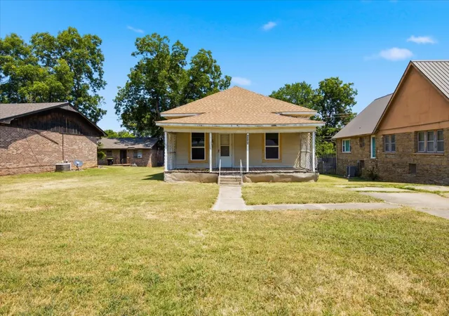 Photo 2 of Single family home for sale at 222 West 17th, Ada, OK 74820 | MLS# 2629085 | Listing updated on 2026-08-20