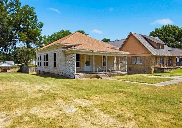 Photo 3 of Single family home for sale at 222 West 17th, Ada, OK 74820 | MLS# 2629085 | Listing updated on 2026-08-20