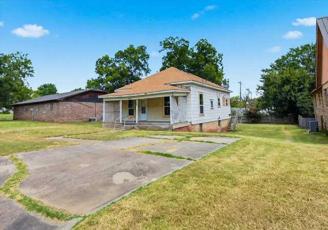 Photo 3 of Single family home for sale at 222 West 17th, Ada, OK 74820 | MLS# 2629085 | Listing updated on 2026-08-20