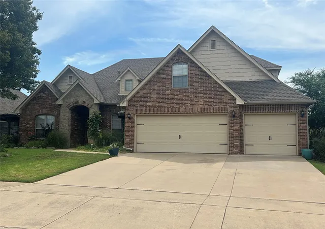 Photo 2 of Single family home for sale at 9402 N 95th E Eastplace, Owasso, OK 74055 | MLS# 2628554 | Listing updated on 2026-08-23
