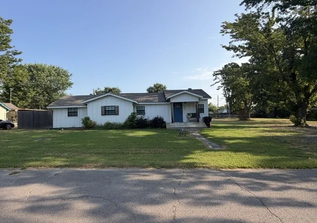 Photo 1 of Single family home for sale at 305 Mcgee, Eufaula, OK 74432 | MLS# 2629007 | Listing updated on 2026-08-20