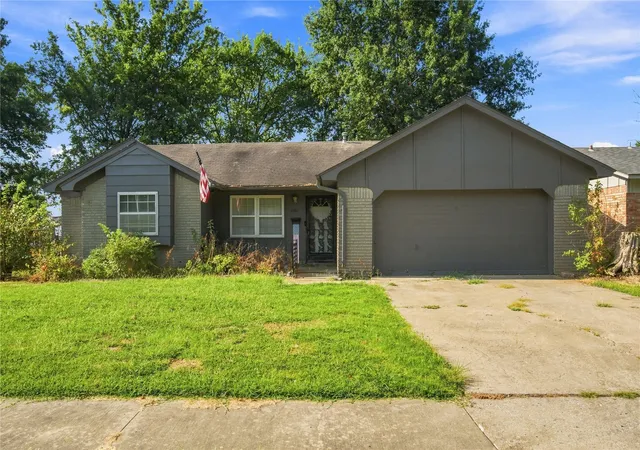 Photo 2 of Single family home for sale at 1101 W 14th Place, Claremore, OK 74017 | MLS# 2629001 | Listing updated on 2026-08-28