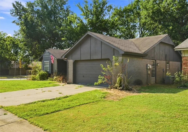Photo 2 of Single family home for sale at 1101 W 14th Place, Claremore, OK 74017 | MLS# 2629001 | Listing updated on 2026-08-28
