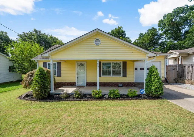 Photo 1 of Single family home for sale at 831 E Elgin Pl, Broken Arrow, OK 74012 | MLS# 2629090 | Listing updated on 2026-08-27