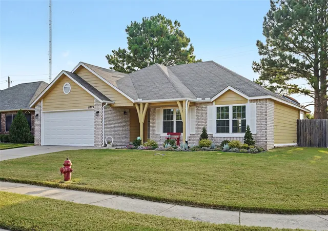 Photo 3 of Sale Pending at 11729 S 105th East Ave, Bixby, OK 74008 | MLS# 2628913 | Listing updated on 2026-08-20