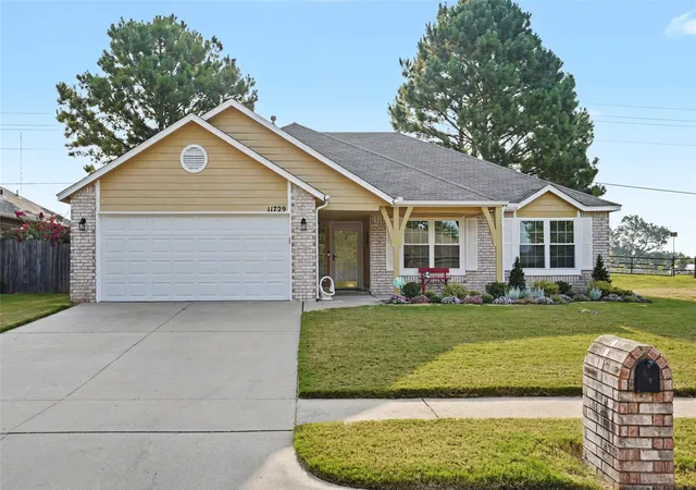 Photo 4 of Sale Pending at 11729 S 105th East Ave, Bixby, OK 74008 | MLS# 2628913 | Listing updated on 2026-08-20
