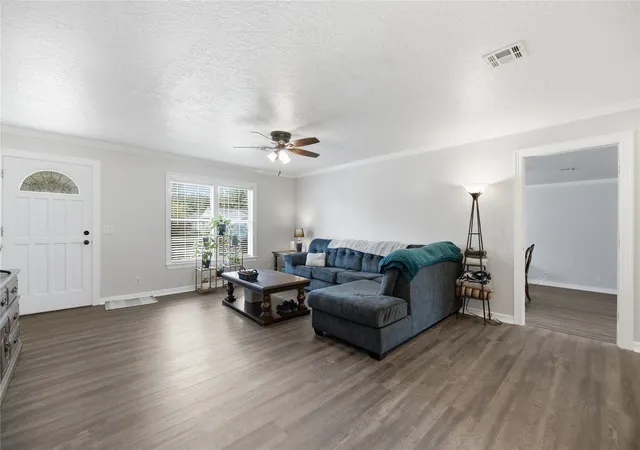Photo 3 of Single family home for sale at 423 E Beaver St, Jenks, OK 74037 | MLS# 2629124 | Listing updated on 2026-09-28