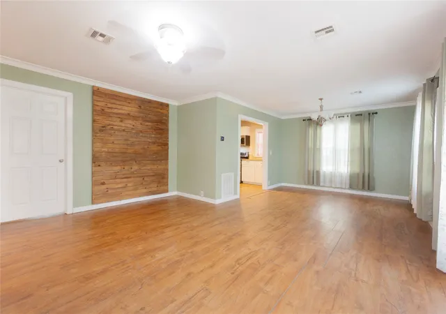 Photo 4 of Single family home for sale at 1100 E Miami Ave, Mc Alester, OK 74501 | MLS# 2629131 | Listing updated on 2026-10-03