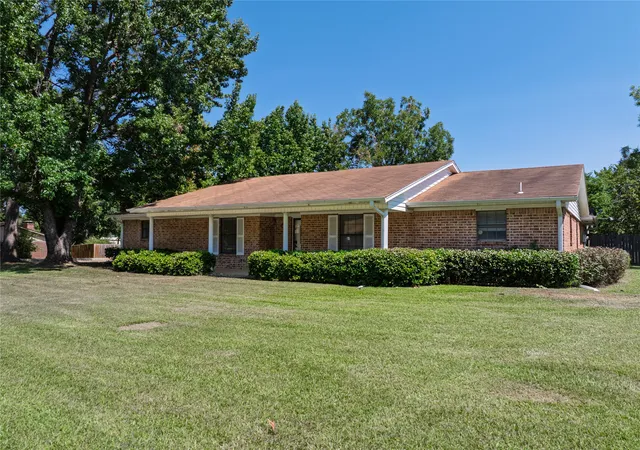 1st image of 111 Meadowlark Ln, Durant, OK 74701 | MLS# 2629148