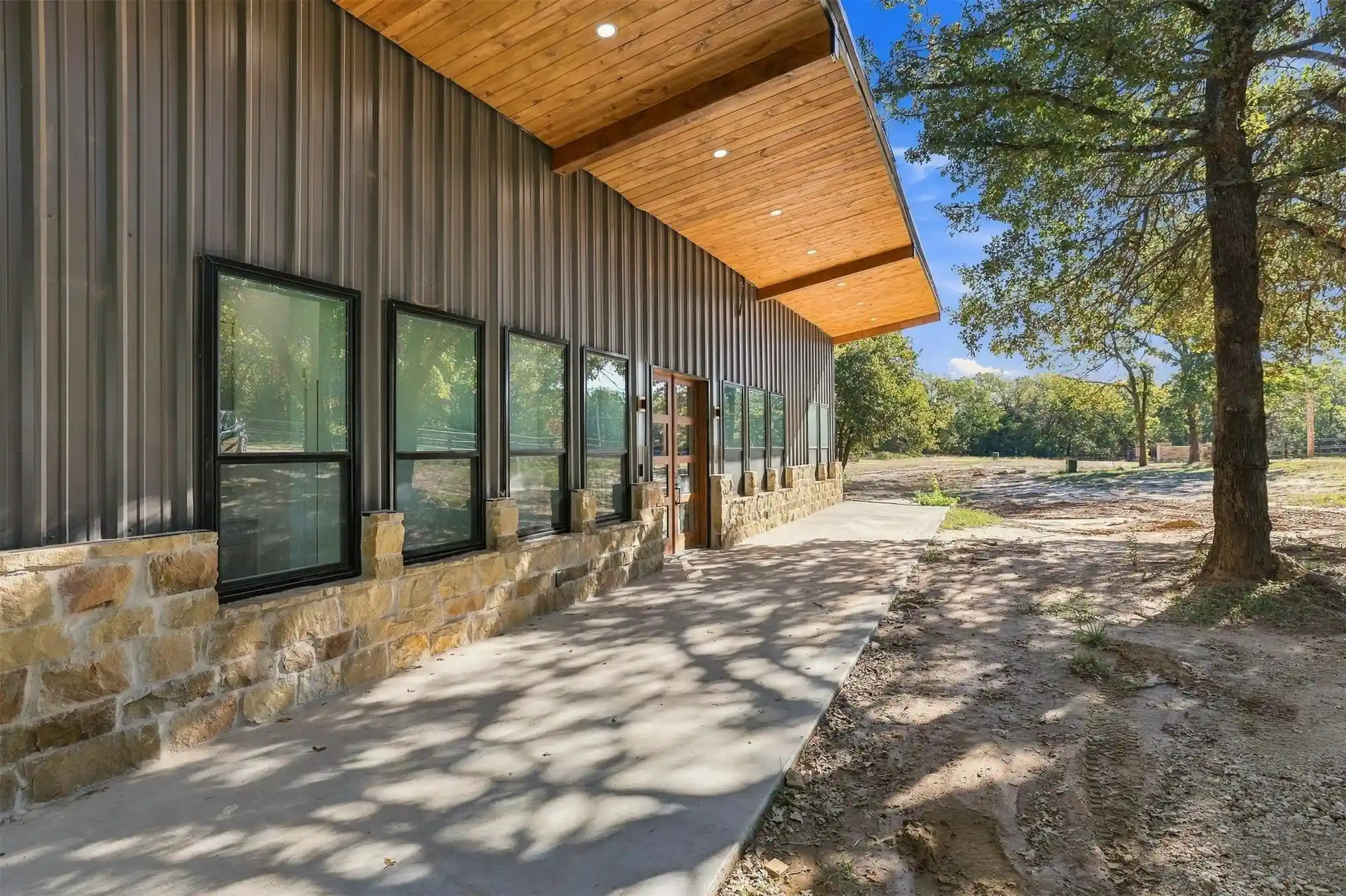 Photo 1 of Single family home for sale at 11358 E Little Rd, Kingston, OK 73439 | MLS# 2629154 | Listing updated on 2026-10-09