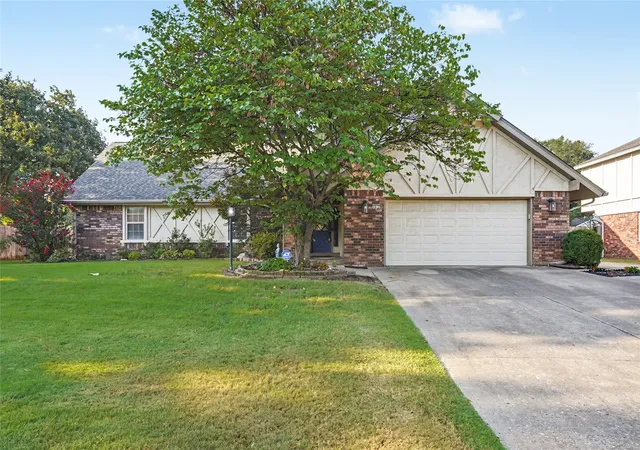 Photo 2 of Sale Pending at 5812 E 97th Street, Tulsa, OK 74137 | MLS# 2627570 | Listing updated on 2026-08-27