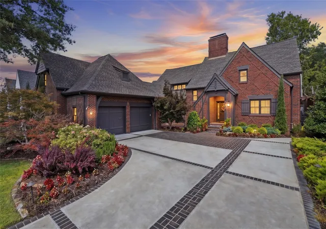 Photo 1 of Single family home for sale at 2507 S Columbia Ave, Tulsa, OK 74114 | MLS# 2628000 | Listing updated on 2026-09-25