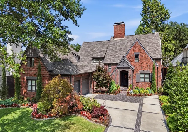 Photo 2 of Single family home for sale at 2507 S Columbia Ave, Tulsa, OK 74114 | MLS# 2628000 | Listing updated on 2026-09-25