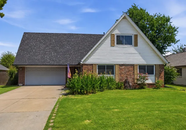 Photo 1 of Single family home for sale at 8221 E 35th Street, Tulsa, OK 74145 | MLS# 2628993 | Listing updated on 2026-08-27