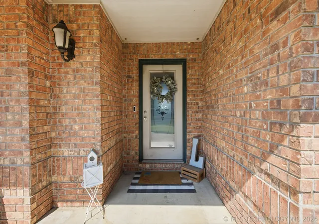 Photo 3 of Sale Pending at 208 Heritage Ct, Fort Gibson, OK 74434 | MLS# 2629219 | Listing updated on 2026-08-20