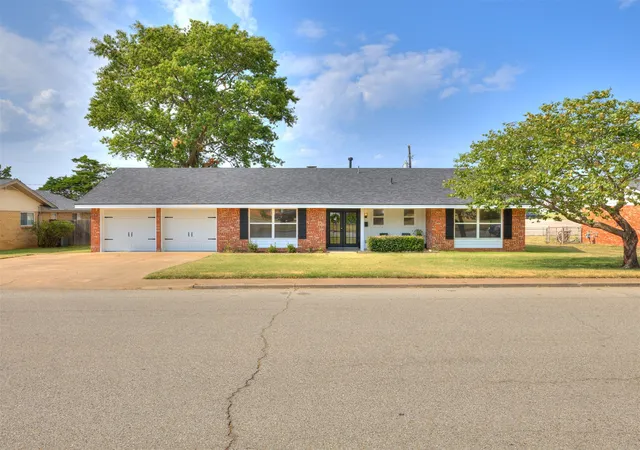 Photo 2 of Sale Pending at 5600 Baylor Dr, Bartlesville, OK 74006 | MLS# 2629129 | Listing updated on 2026-08-20