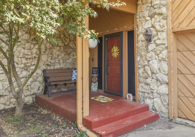 Photo 2 of Single family home for sale at 1409 Oakridge Rd, Ardmore, OK 73401 | MLS# 2628904 | Listing updated on 2026-09-15