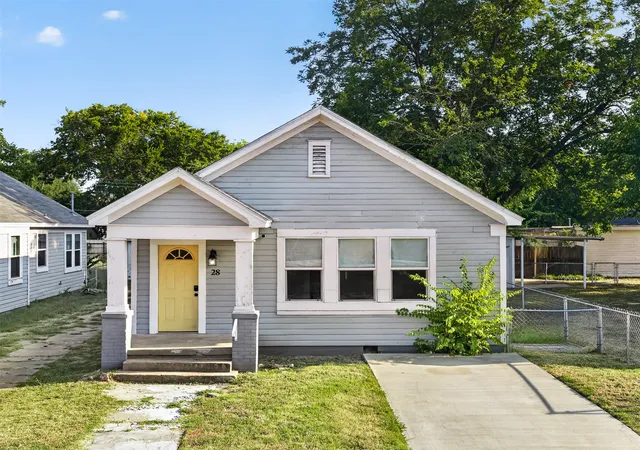 Photo 1 of Single family home for sale at 28 5th Northwest, Ardmore, OK 73401 | MLS# 2629251 | Listing updated on 2026-08-24
