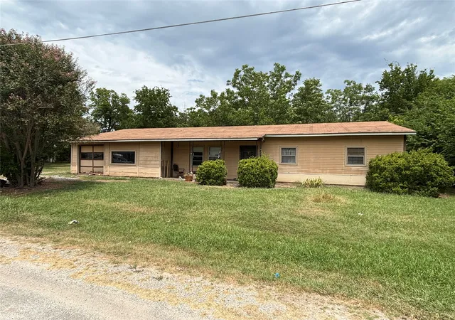 Photo 1 of Single family home for sale at 106 Russell Rd, Caddo, OK 74729 | MLS# 2629253 | Listing updated on 2026-08-20