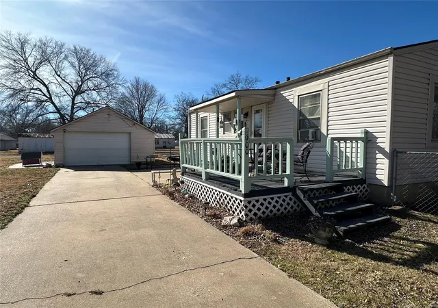 Photo 2 of Single family home for sale at 900 W 10th Street, Okmulgee, OK 74447 | MLS# 2628858 | Listing updated on 2026-08-20