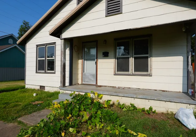 Photo 1 of Single family home for sale at 106 South 2nd, Eufaula, OK 74432 | MLS# 2629163 | Listing updated on 2026-08-20