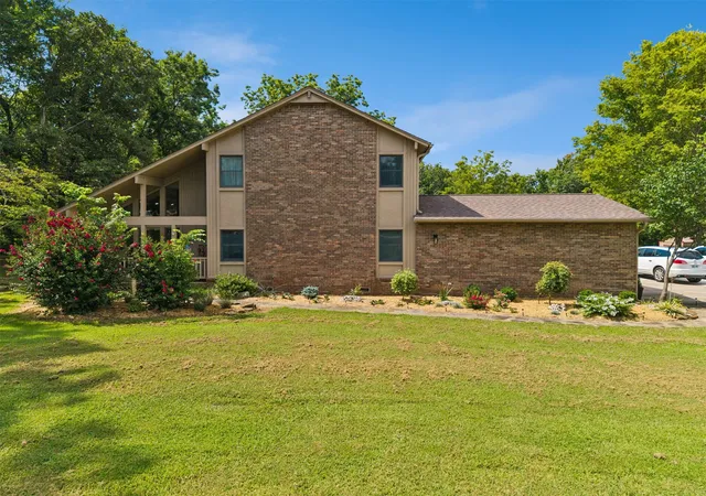 Photo 2 of Sale Pending at 14312 E Glenwood Dr, Claremore, OK 74019 | MLS# 2629167 | Listing updated on 2026-08-20