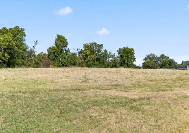 Photo 11 of Sale Pending at 1404 N 161st Eastavenue, Tulsa, OK 74116 | MLS# 2629316 | Listing updated on 2026-08-20