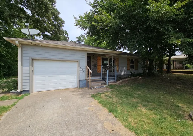 Photo 2 of Sale Pending at 409 W 4th Avenue, Bristow, OK 74010 | MLS# 2629294 | Listing updated on 2026-09-28