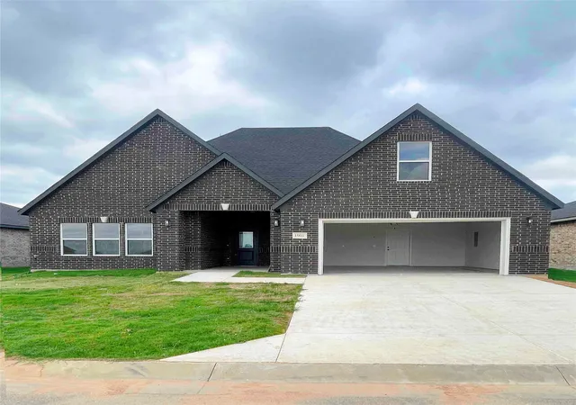 Photo 1 of Single family home for sale at 1901 Topaz Rd, Pryor, OK 74361 | MLS# 2629353 | Listing updated on 2026-09-22