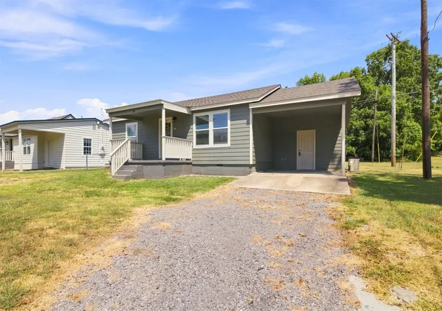 Photo 2 of Single family home for sale at 310 E 1st Street, Tahlequah, OK 74464 | MLS# 2629355 | Listing updated on 2026-08-28