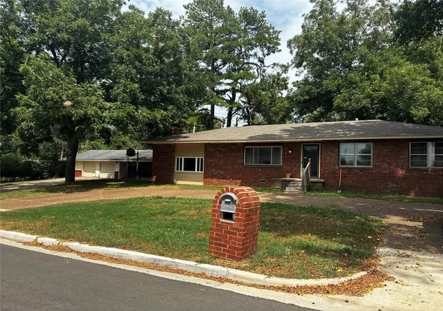 Photo 1 of Single family home for sale at 1913 White Ave, Tahlequah, OK 74464 | MLS# 2629344 | Listing updated on 2026-08-20