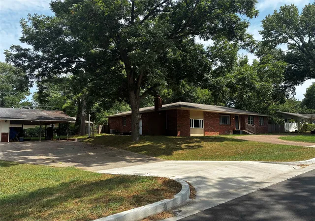 Photo 2 of Single family home for sale at 1913 White Ave, Tahlequah, OK 74464 | MLS# 2629344 | Listing updated on 2026-08-20
