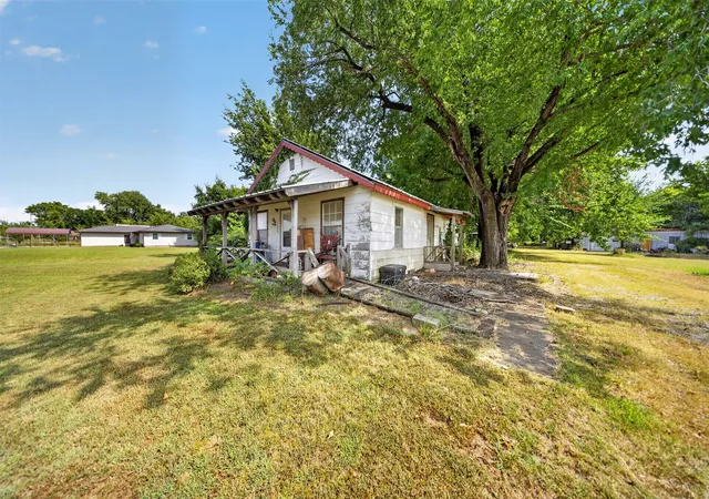 Photo 2 of Single family home for sale at 1200 Sw 1st Street, Pryor, OK 74361 | MLS# 2629335 | Listing updated on 2026-08-20