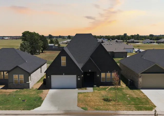 Photo 1 of Single family home for sale at 1912 Topaz Rd, Pryor, OK 74361 | MLS# 2629385 | Listing updated on 2026-09-25