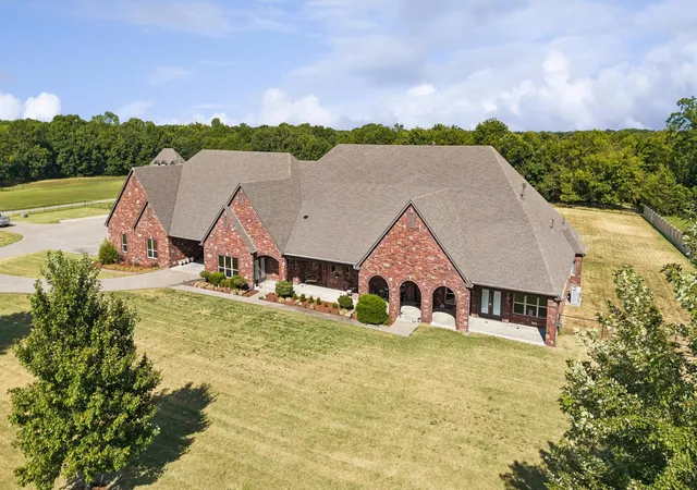 Photo 1 of Single family home for sale at 13351 S 241st Eastavenue, Coweta, OK 74429 | MLS# 2629257 | Listing updated on 2026-08-20