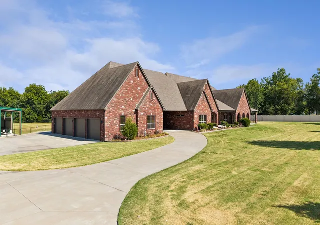 Photo 3 of Single family home for sale at 13351 S 241st Eastavenue, Coweta, OK 74429 | MLS# 2629257 | Listing updated on 2026-08-20